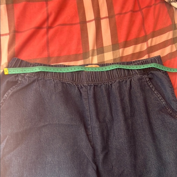 Blue Ankle Cropped Jeans with Classic Denim Style - Picture 3 of 5